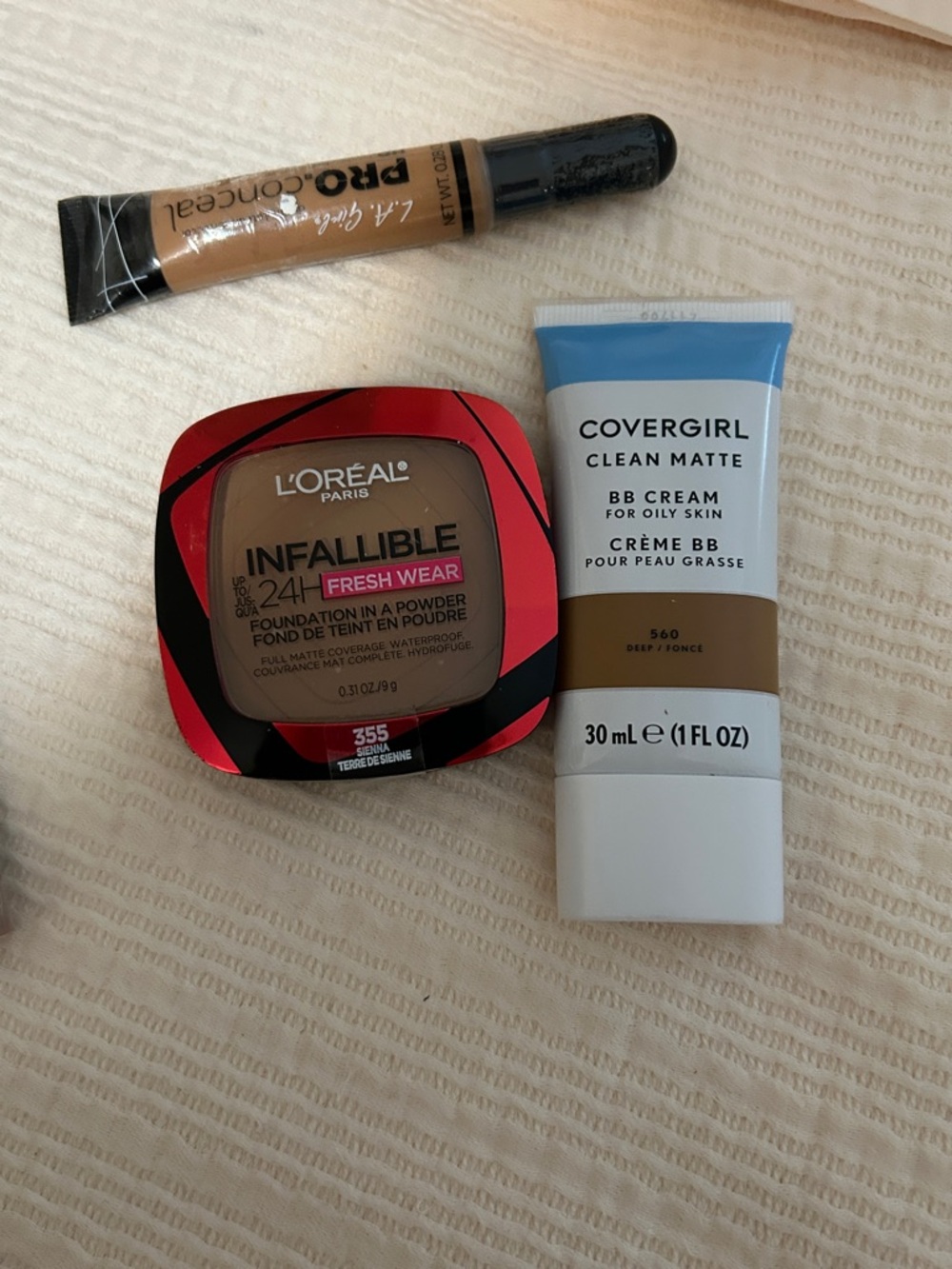 Bundle of 7 makeup Foundation - Picture 6 of 9